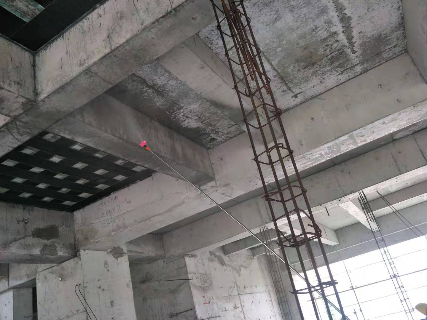 丽江一厂房楼板碳纤维加固